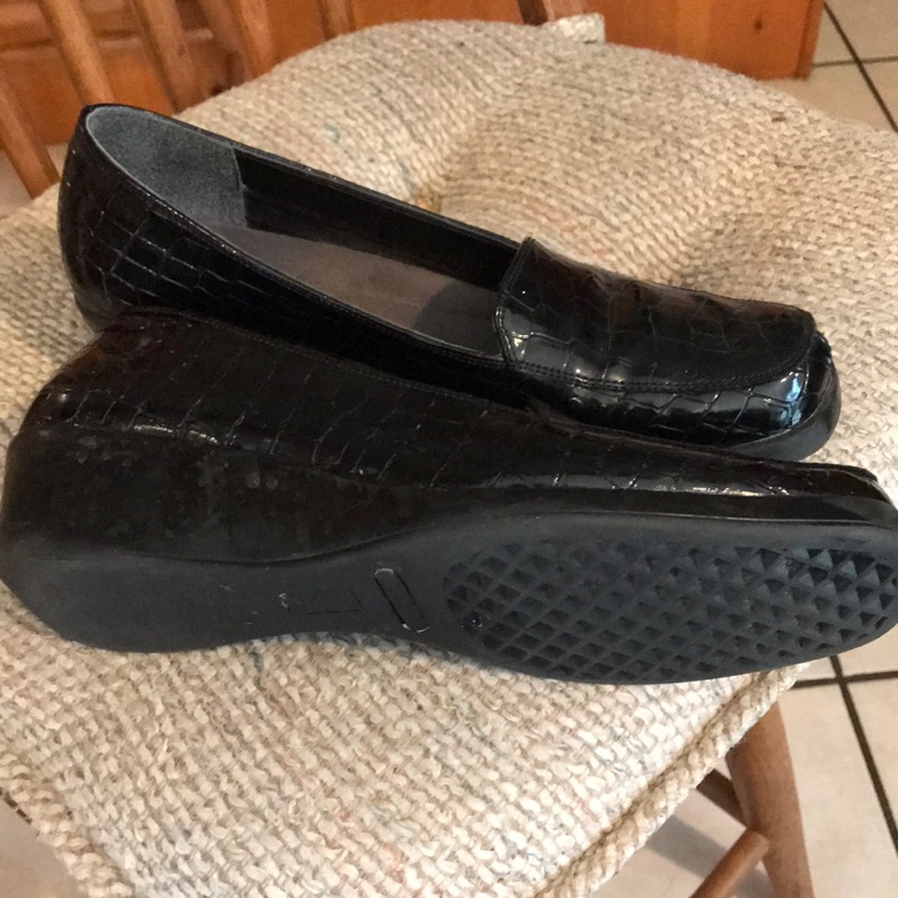 Shoes - Picture 2 of 4